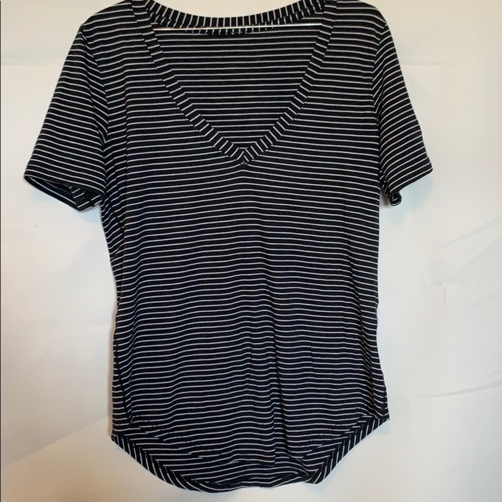 Lululemon dark grey and white v neck tee size 4